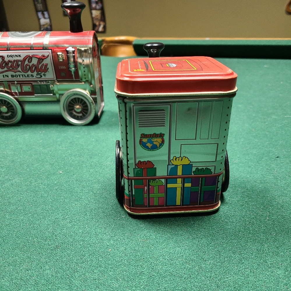 Tin box toy train. EUC. Empty. Two compartments. - Picture 3 of 11